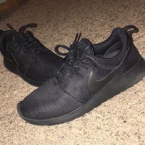 All Black Women’s Nike Roshes